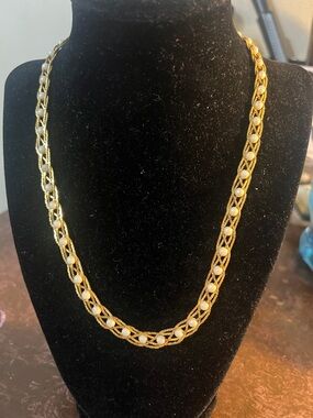 Classic Gold Chain Necklace with Pearlescent Beads
